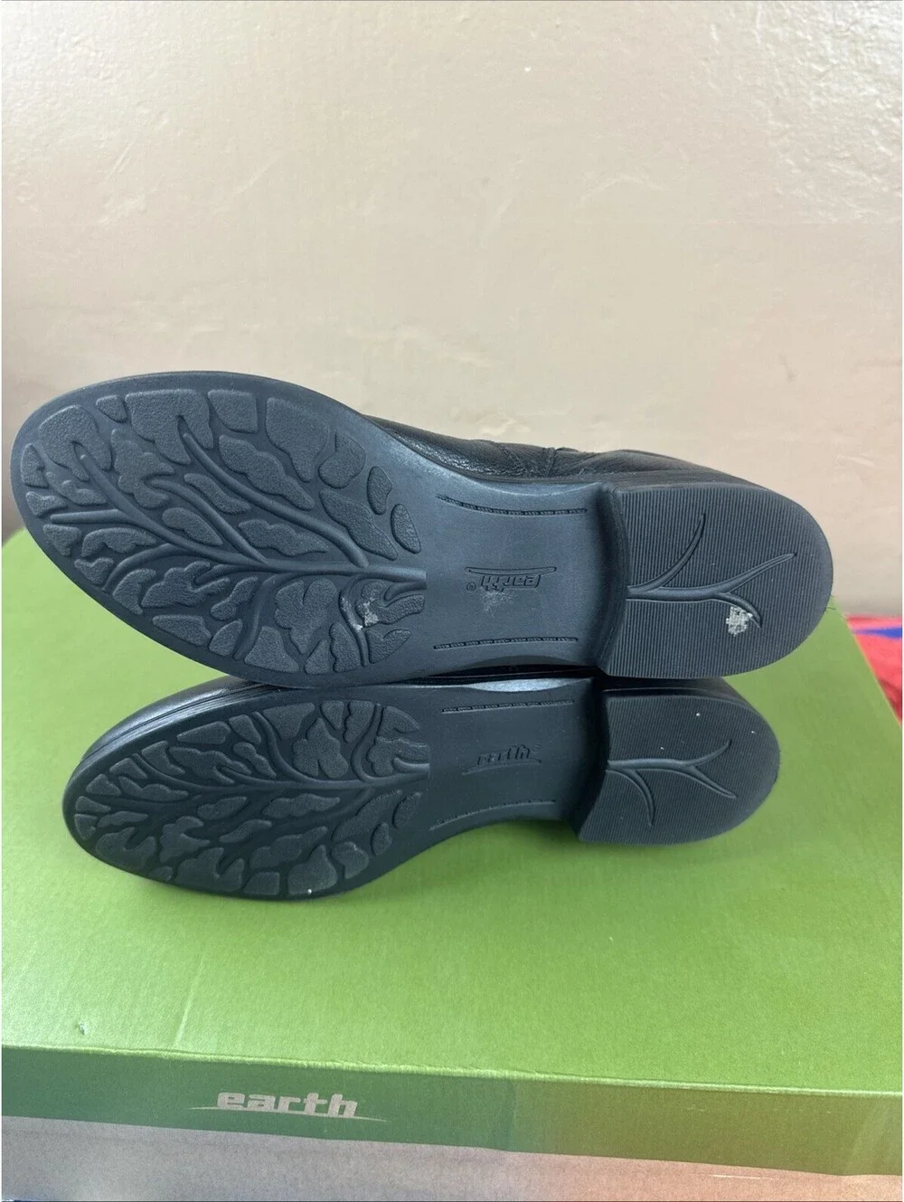 Earth Woodstock Black Tumbled Leather Size 6.5 M